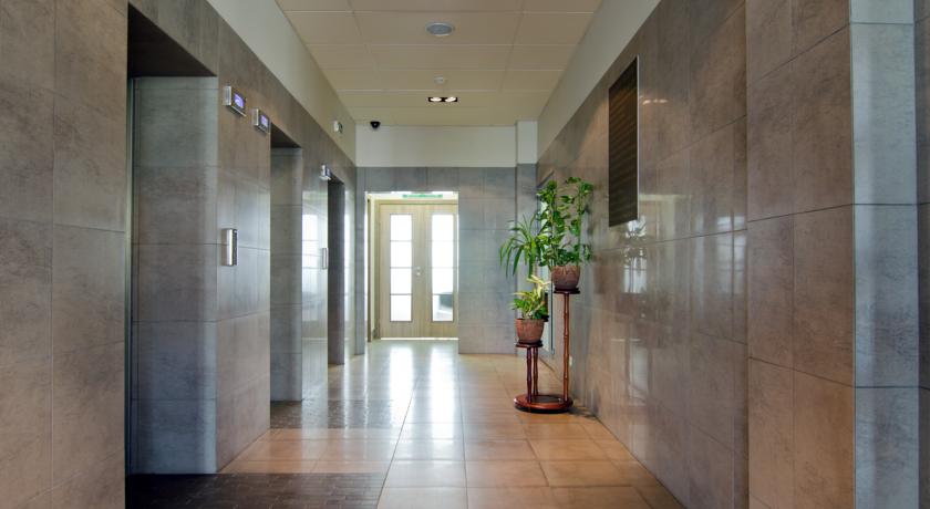 Imagen de los interiores del Hotel Skyport. Foto 7