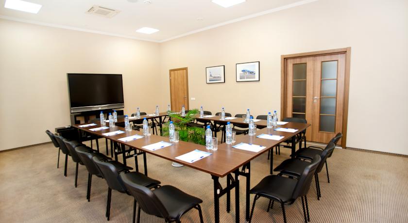 Imagen de los interiores del Hotel Skyport. Foto 8