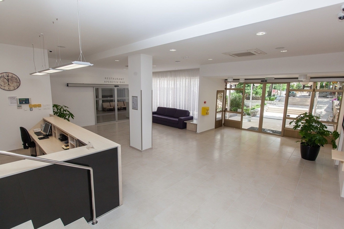 Imagen de los interiores del Hotel Slaven. Foto 10