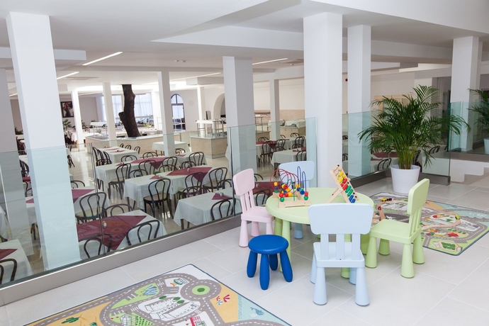 Imagen de los interiores del Hotel Slaven. Foto 14