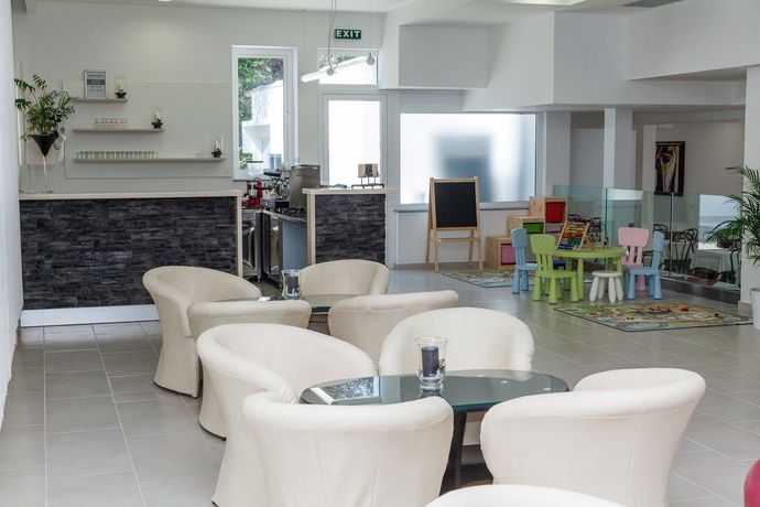 Imagen del bar/restaurante del Hotel Slaven. Foto 4