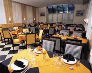 Imagen del bar/restaurante del Hotel Slaviero Suites Curitiba Soho. Foto 2