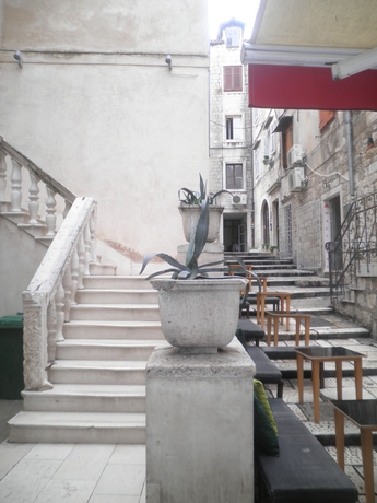 Imagen de los exteriores del Hotel Slavija Culture Heritage. Foto 12