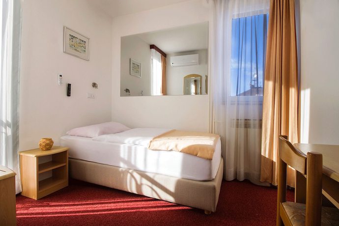 Imagen de la habitación del Hotel Slavonija. Foto 15