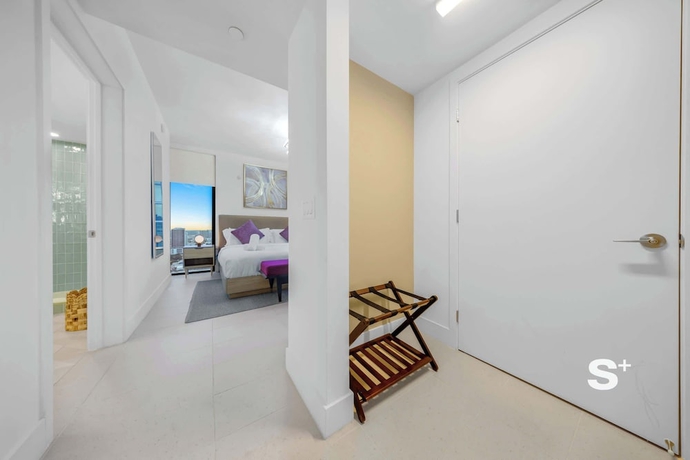 Imagen de la habitación del Hotel Sleek 3-BD Downtown Condo with Water. Foto 5