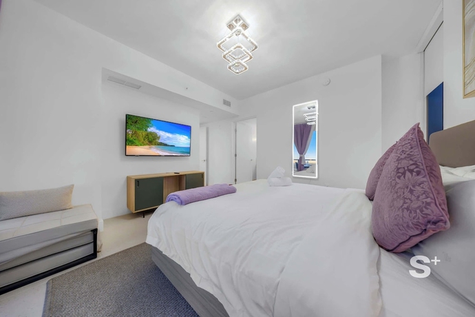 Imagen de la habitación del Hotel Sleek 3-BD Downtown Condo with Water. Foto 11