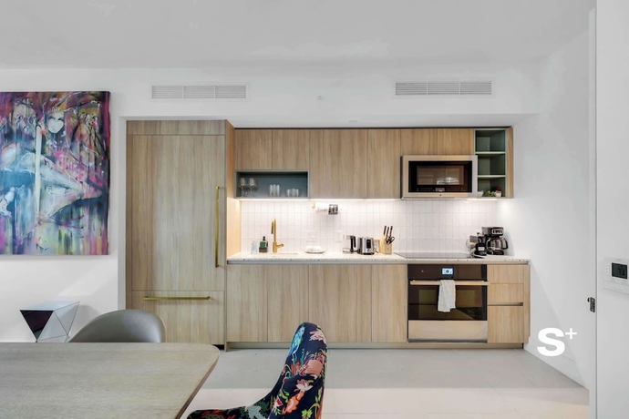 Imagen de la habitación del Hotel Sleek 3-BD Downtown Condo with Water. Foto 12
