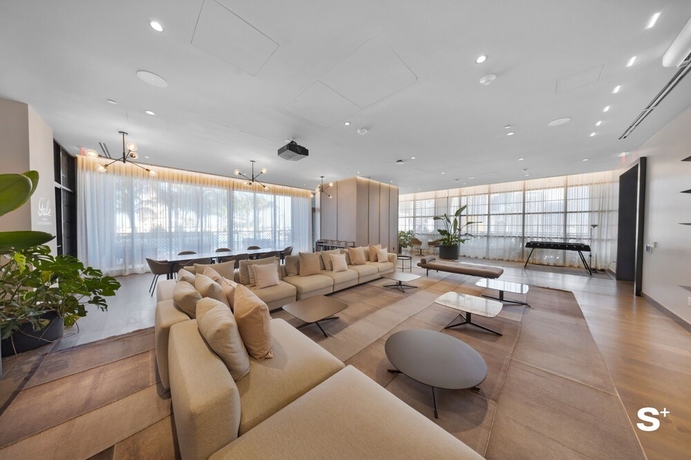 Imagen de la habitación del Hotel Sleek 3-BD Downtown Condo with Water. Foto 13