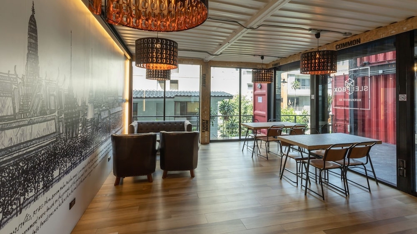 Imagen del bar/restaurante del Hotel Sleep Box Sukhumvit 22 - Hostel. Foto 3