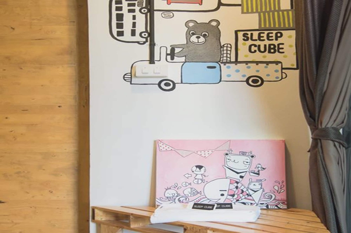 Imagen de los interiores del Hotel Sleep Cube. Foto 16