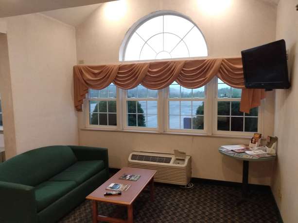Imagen de los interiores del Hotel Sleep Inn And Suites Clarion, Pa Near I-80. Foto 15