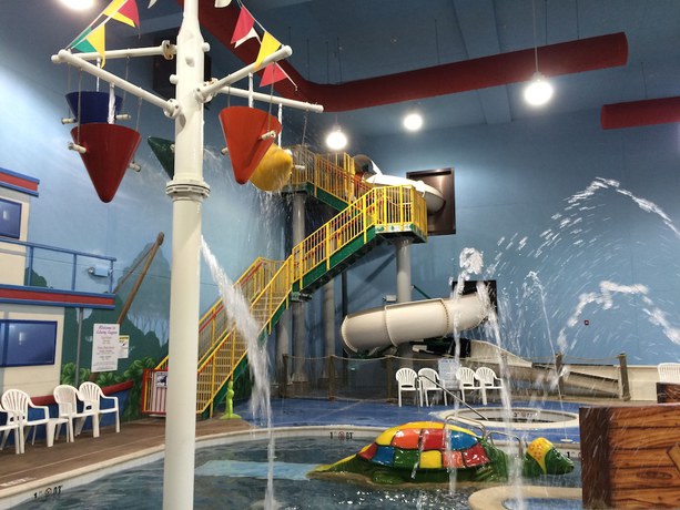 Imagen de la piscina del Hotel Sleep Inn And Suites Indoor Waterpark. Foto 15
