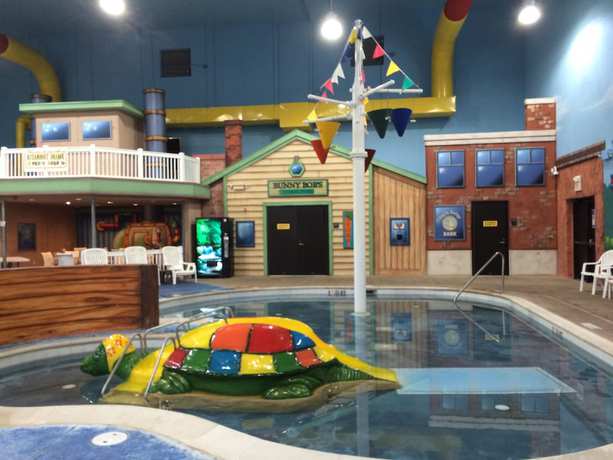 Imagen de la piscina del Hotel Sleep Inn And Suites Indoor Waterpark. Foto 16
