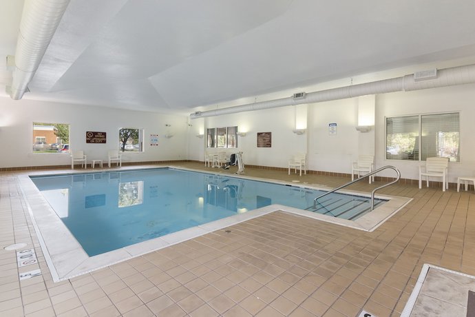 Imagen de la piscina del Hotel Sleep Inn And Suites, Newport News. Foto 19