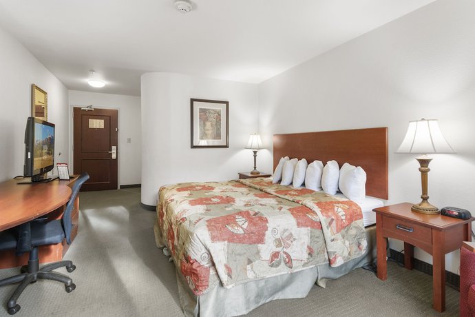 Imagen de la habitación del Hotel Sleep Inn And Suites, Newport News. Foto 9