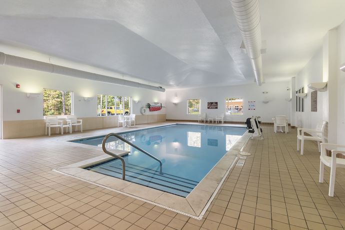 Imagen de la piscina del Hotel Sleep Inn And Suites, Newport News. Foto 20