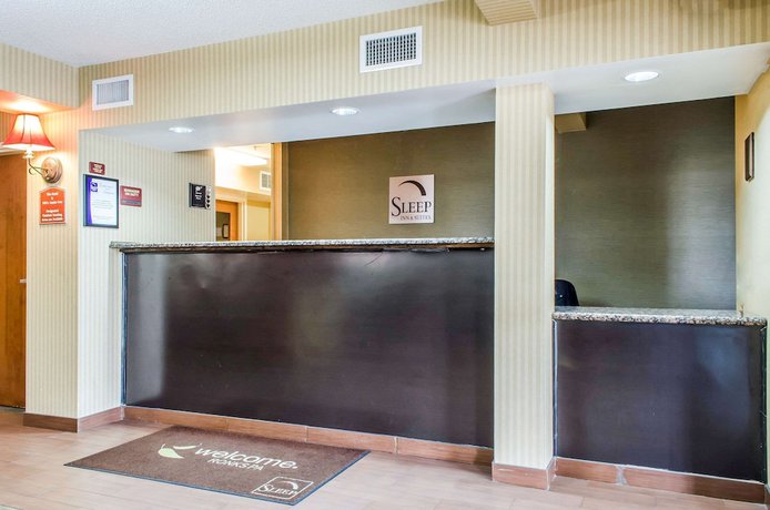 Imagen de los interiores del Hotel Sleep Inn And Suites, Ronks. Foto 15