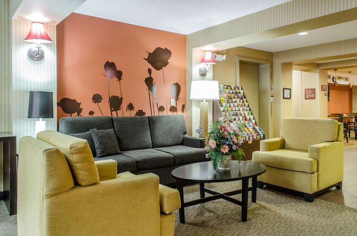 Imagen de los interiores del Hotel Sleep Inn And Suites, Ronks. Foto 17