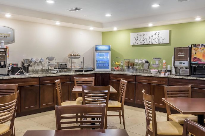Imagen del bar/restaurante del Hotel Sleep Inn Center City. Foto 4