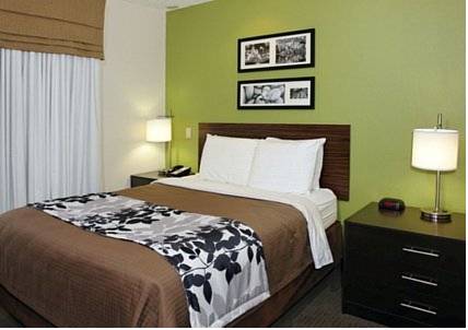 Imagen de la habitación del Hotel Sleep Inn Charleston. Foto 2