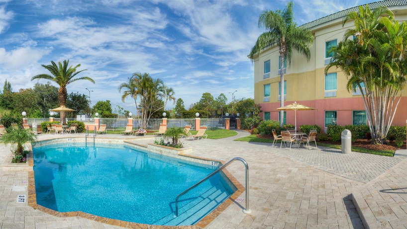 Imagen de la piscina del Hotel Sleep Inn Clearwater - St Petersburg. Foto 16