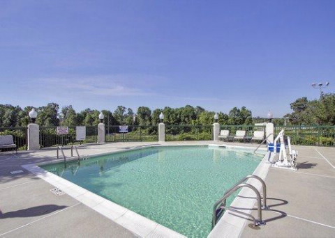 Imagen de la piscina del Hotel Sleep Inn Garner - Clayton. Foto 9