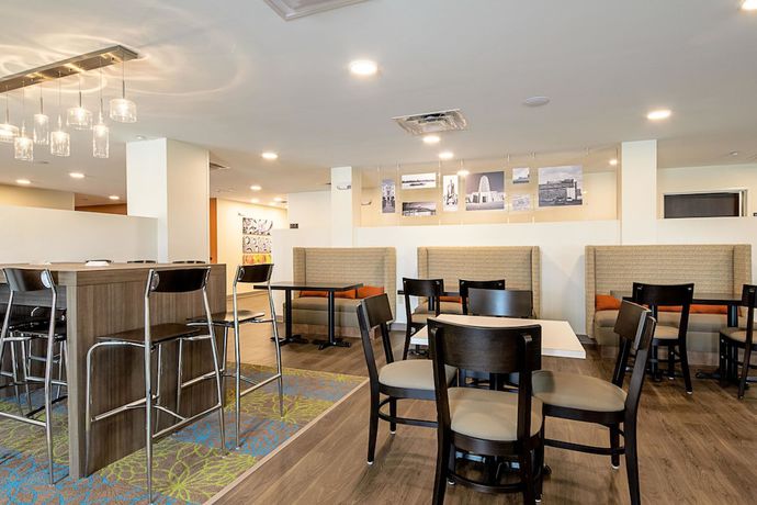 Imagen del bar/restaurante del Hotel Sleep Inn Geismar - Gonzales. Foto 3