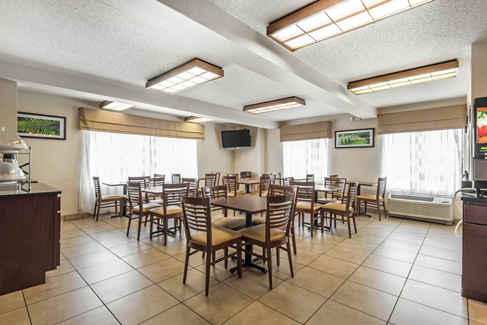 Imagen del bar/restaurante del Hotel Sleep Inn Kansas City International Airport. Foto 3