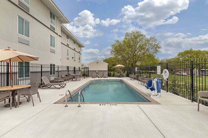 Imagen de la piscina del Hotel Sleep Inn Lancaster Dallas South. Foto 19