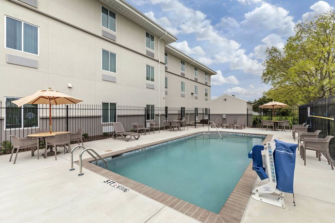 Imagen de la piscina del Hotel Sleep Inn Lancaster Dallas South. Foto 20