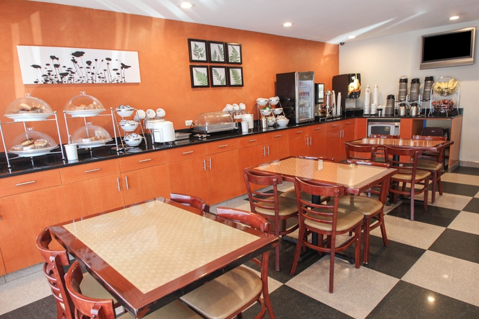 Imagen del bar/restaurante del Hotel Sleep Inn - Long Island City. Foto 2