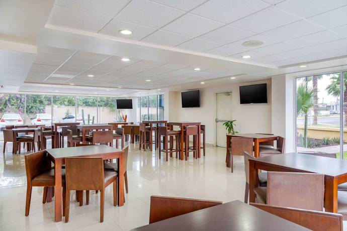 Imagen del bar/restaurante del Hotel Sleep Inn Monclova. Foto 3