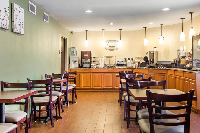 Imagen del bar/restaurante del Hotel Sleep Inn - Naperville. Foto 3