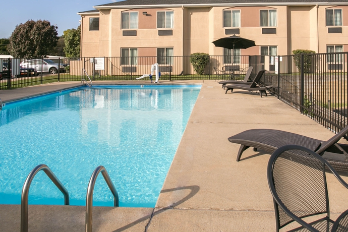 Imagen de la piscina del Hotel Sleep Inn Nashville Downtown Opryland Area. Foto 16