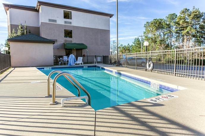 Imagen de la piscina del Hotel Sleep Inn Near Ft Jackson. Foto 12