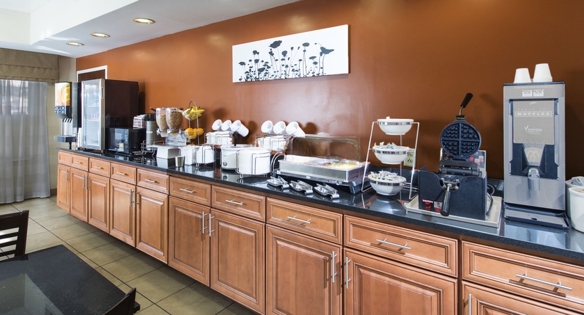 Imagen del bar/restaurante del Hotel Sleep Inn North Charleston Ashley Phosphate. Foto 3