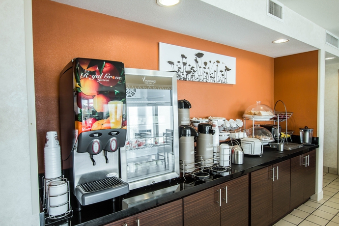 Imagen del bar/restaurante del Hotel Sleep Inn Phoenix North I-17. Foto 3