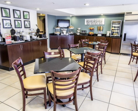Imagen del bar/restaurante del Hotel Sleep Inn, Wilmington NC. Foto 4