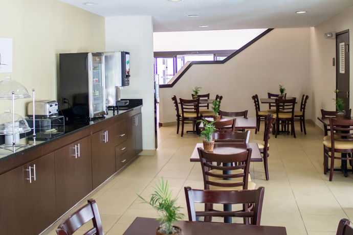 Imagen del bar/restaurante del Hotel Sleep Inn Wilson Near I-95. Foto 7