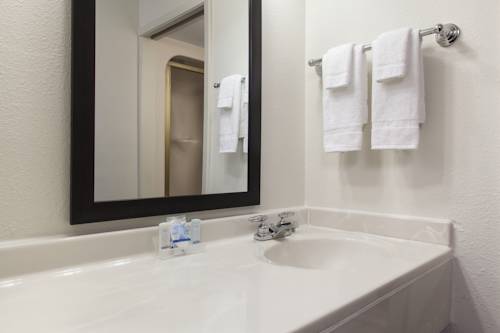 Imagen de la habitación del Hotel Sleep Inn & Suites Airport. Foto 12