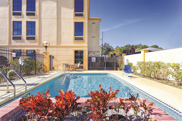 Imagen de la piscina del Hotel Sleep Inn & Suites St Petersburg Gateway. Foto 16