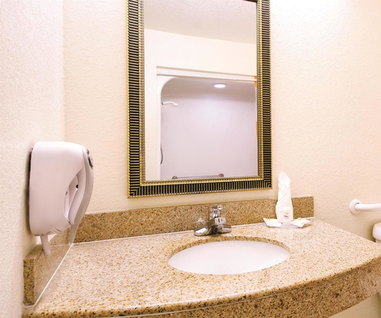 Imagen de la habitación del Hotel Sleep Inn & Suites St Petersburg Gateway. Foto 4