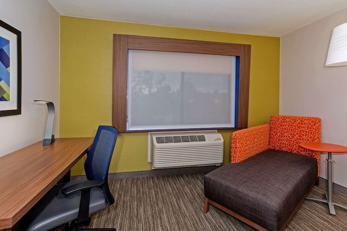 Imagen de la habitación del Hotel Sleep Inn & Suites Tempe ASU Campus. Foto 12