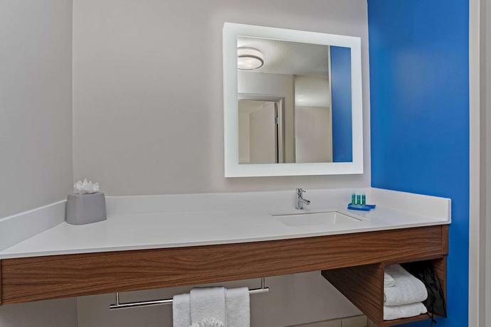 Imagen de la habitación del Hotel Sleep Inn & Suites Tempe ASU Campus. Foto 13