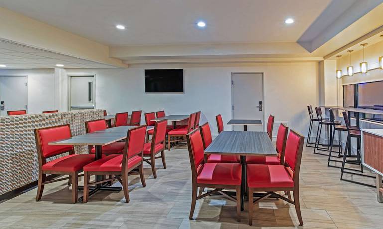 Imagen del bar/restaurante del Hotel Sleep Inn & Suites Tempe ASU Campus. Foto 2
