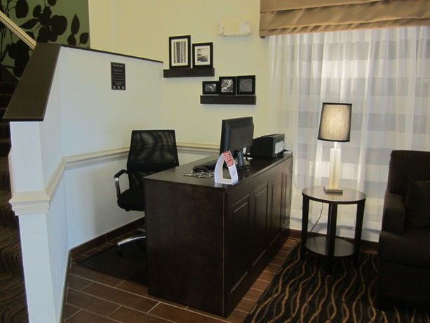 Imagen de los interiores del Hotel Sleep Inn and Suites Albemarle. Foto 8