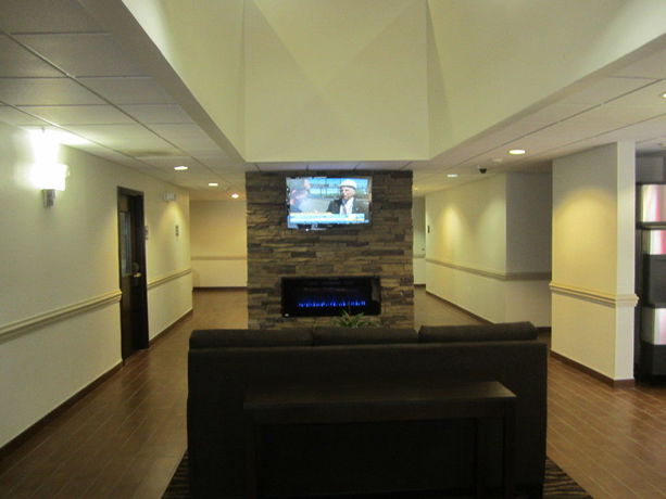 Imagen de los interiores del Hotel Sleep Inn and Suites Albemarle. Foto 14