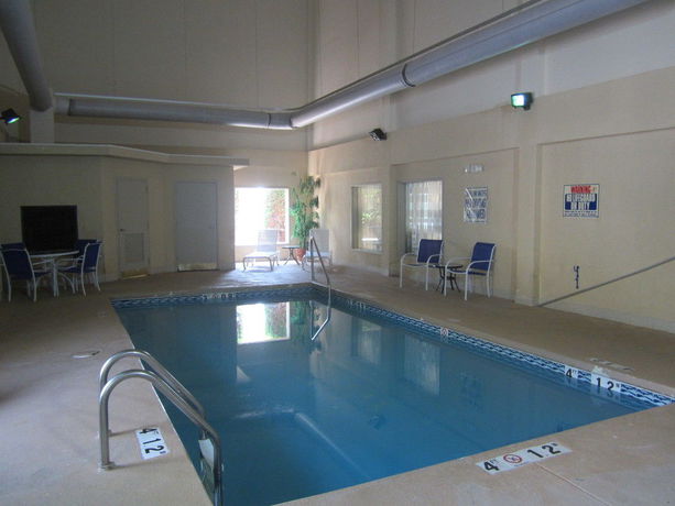 Imagen de la piscina del Hotel Sleep Inn and Suites Albemarle. Foto 16