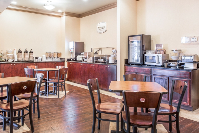 Imagen del bar/restaurante del Hotel Sleep Inn and Suites Athens. Foto 6