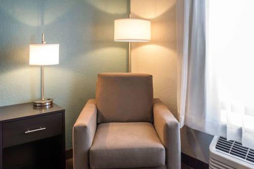 Imagen de la habitación del Hotel Sleep Inn and Suites Fort Dodge. Foto 2